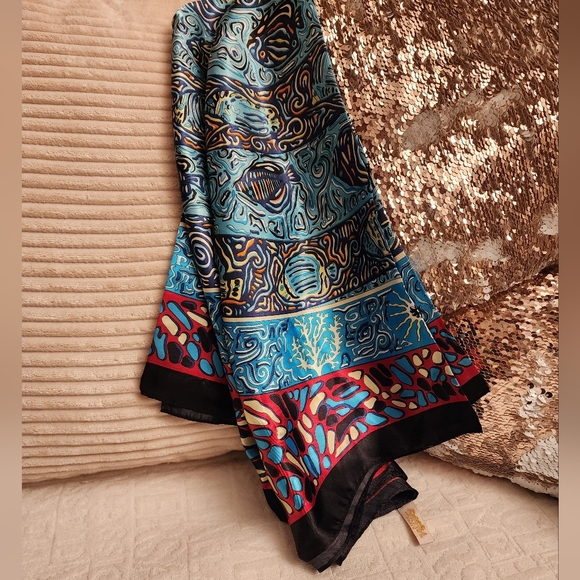 Hermes 100% silk scarf red/blue/black - Picture 4 of 9